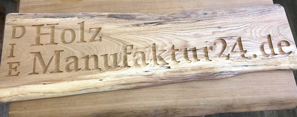 Eiche-mit-Wunschlogo-gefraest-3