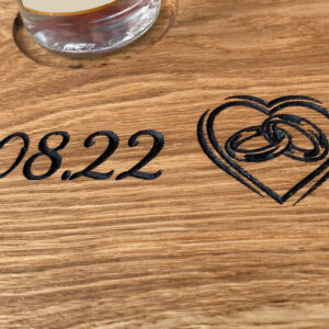 Schnappsbrett-mit-Gravur-personalisiert-Eiche-Baumkante-geoelt-Holz-massiv-3